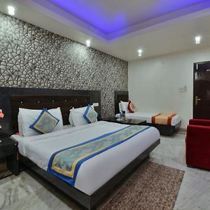 Hotel Noida International - Opposite Mercedes Showroom Noida Sector 11